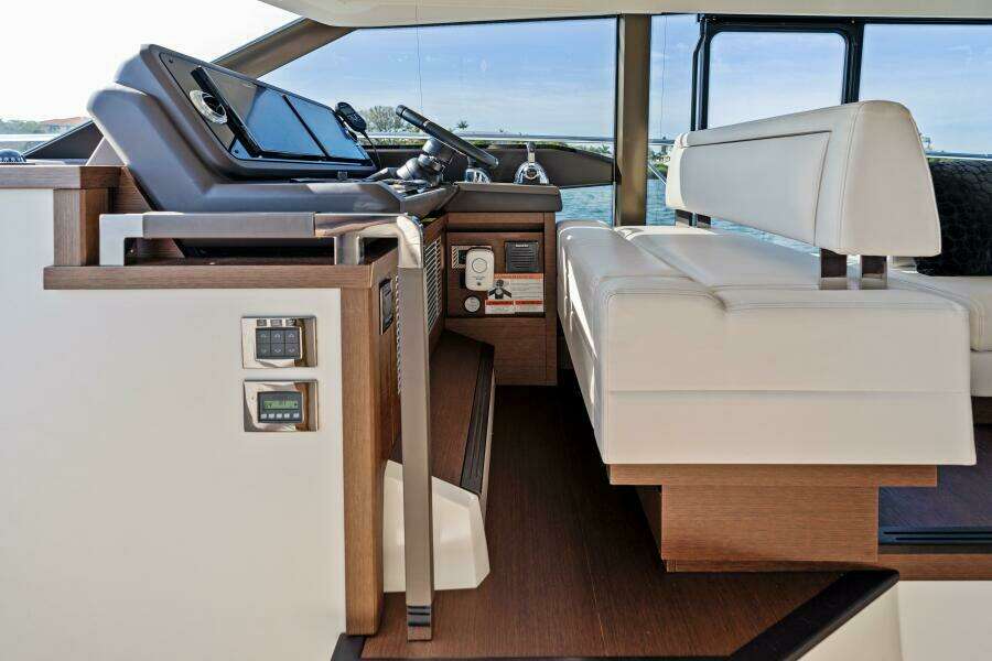 2020 52 Prestige Flybridge - Vacay - Helm Seating
