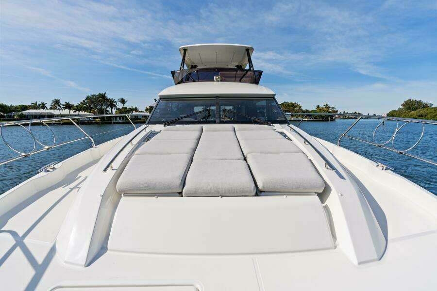 2020 52 Prestige Flybridge - Vacay - Bow