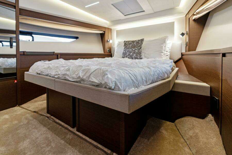 2020 52 Prestige Flybridge - Vacay - VIP Stateroom