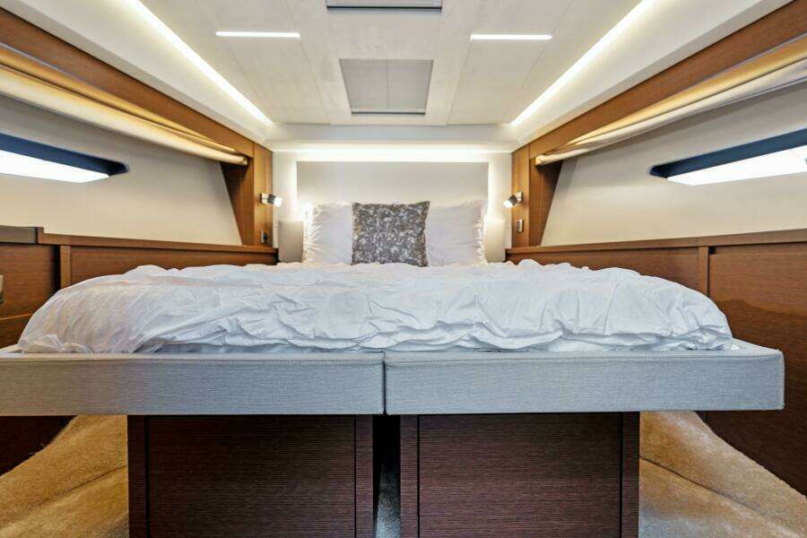 2020 52 Prestige Flybridge - Vacay - VIP Stateroom