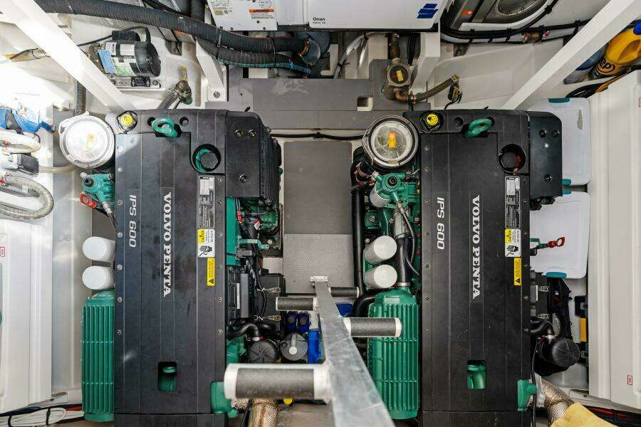 2020 52 Prestige Flybridge - Vacay - Engine Room