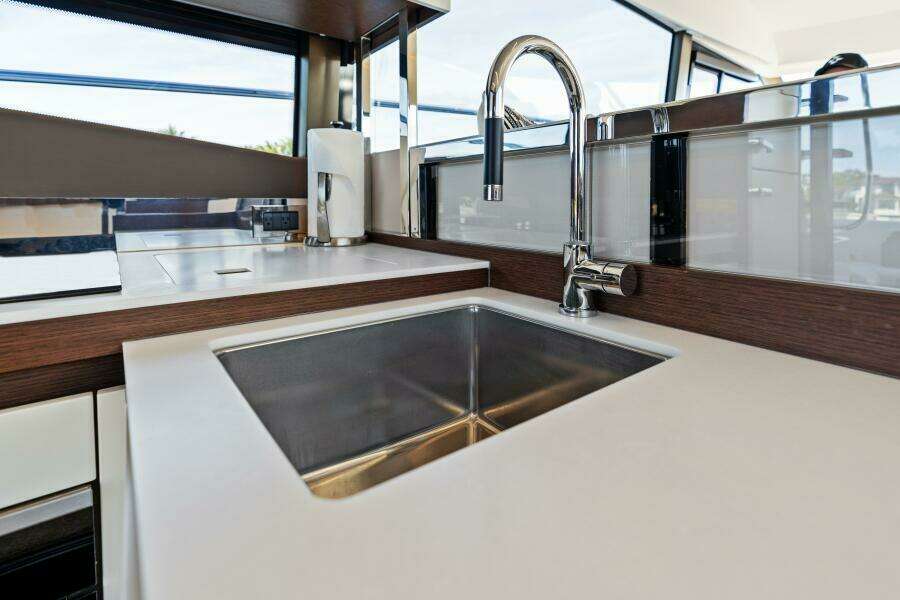 2020 52 Prestige Flybridge - Vacay - Galley