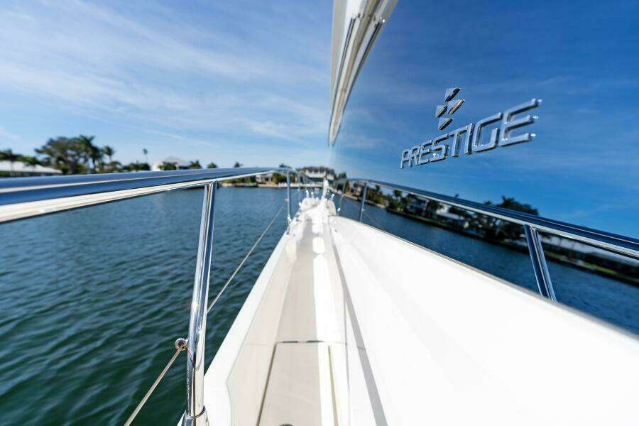 2020 52 Prestige Flybridge - Vacay - Walkway