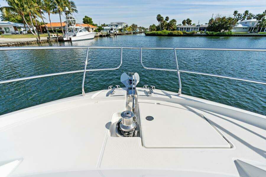 2020 52 Prestige Flybridge - Vacay - Bow
