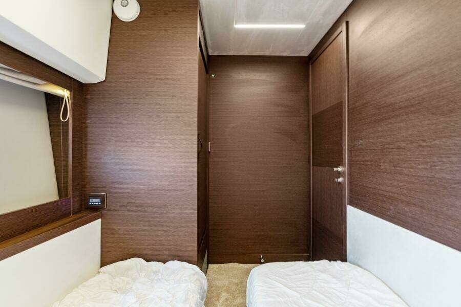 2020 52 Prestige Flybridge - Vacay - Guest Stateroom
