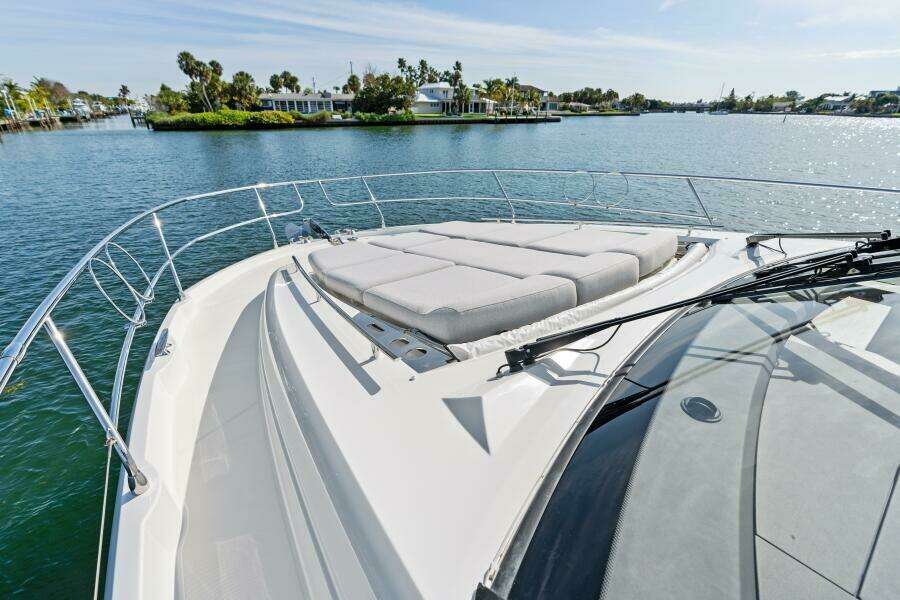2020 52 Prestige Flybridge - Vacay - Bow
