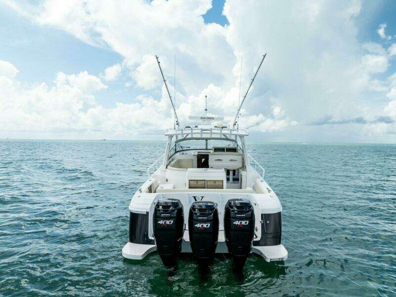 2018 Intrepid 430 Sport Yacht