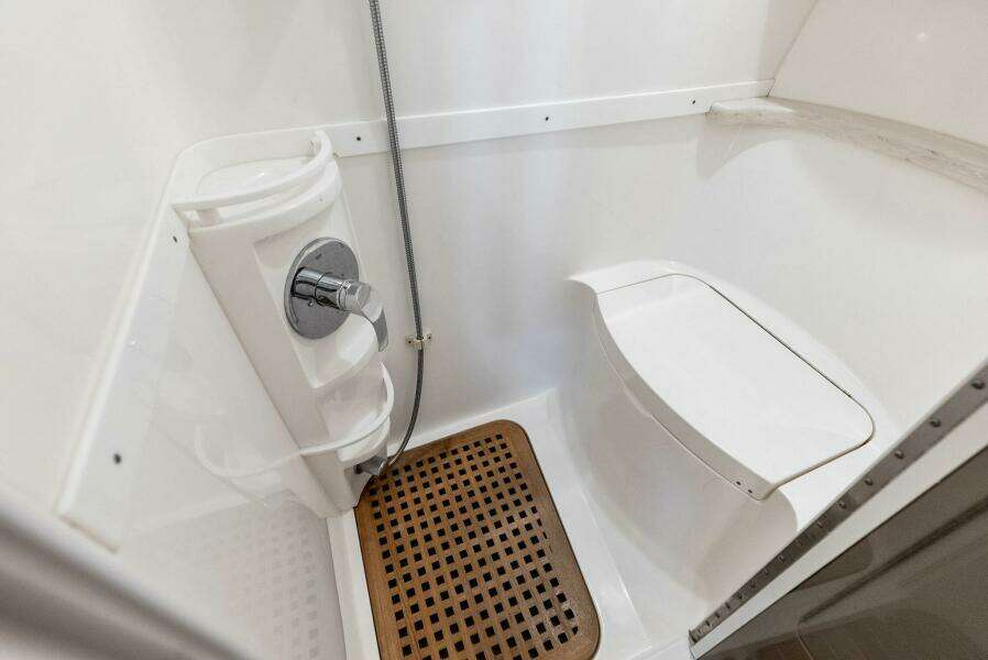 2018 Intrepid 430 Sport Yacht