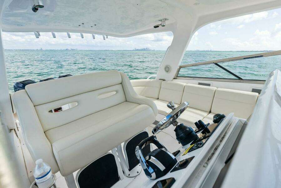2018 Intrepid 430 Sport Yacht