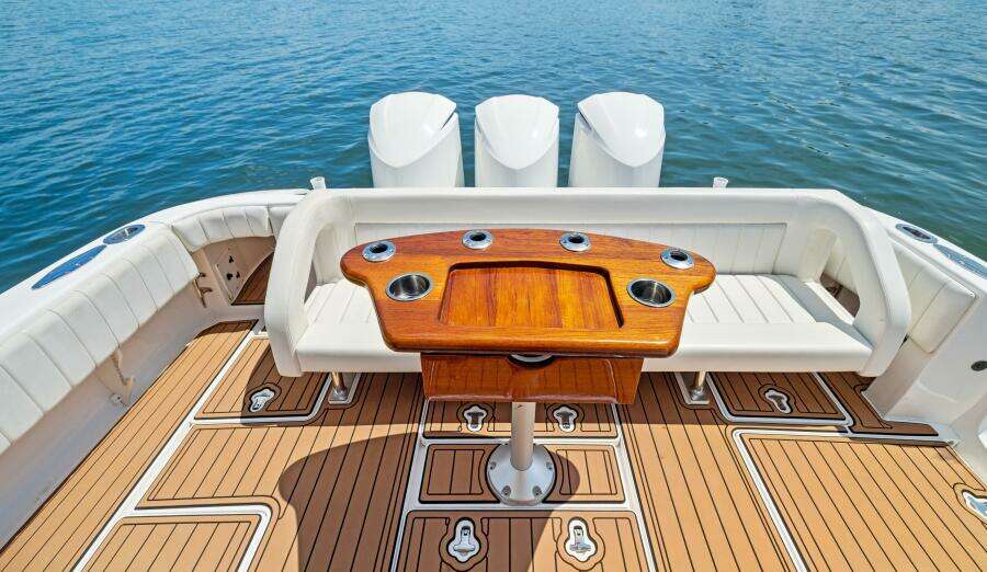 2015 Intrepid 430 Sport Yacht