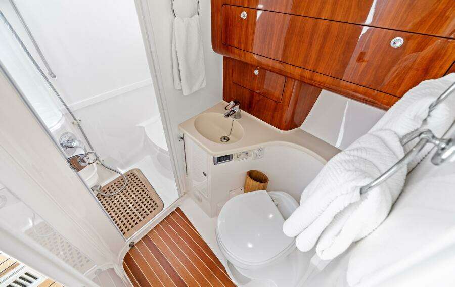 2015 Intrepid 430 Sport Yacht