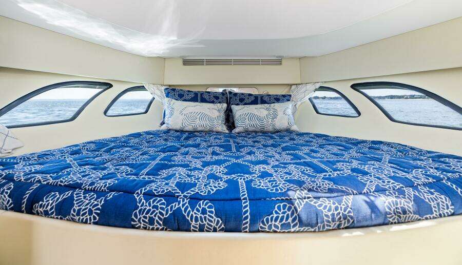 2015 Intrepid 430 Sport Yacht