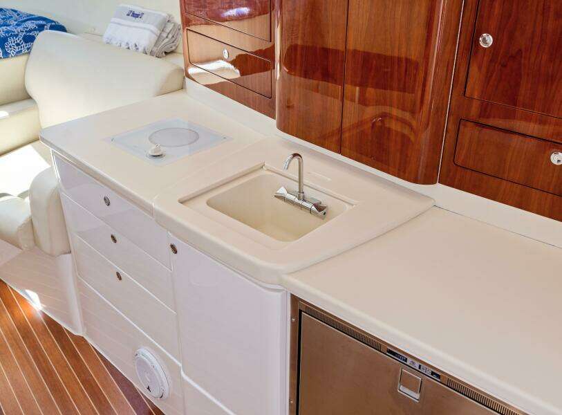 2015 Intrepid 430 Sport Yacht