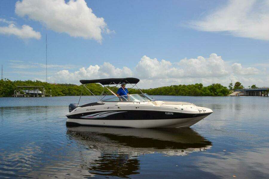 2011 Hurricane 2400 Sundeck