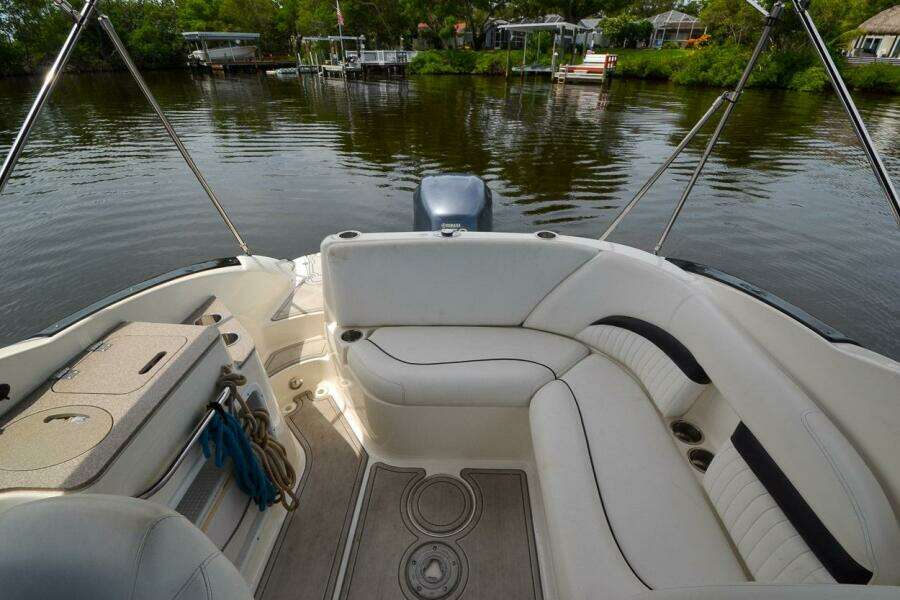 2011 Hurricane 2400 Sundeck