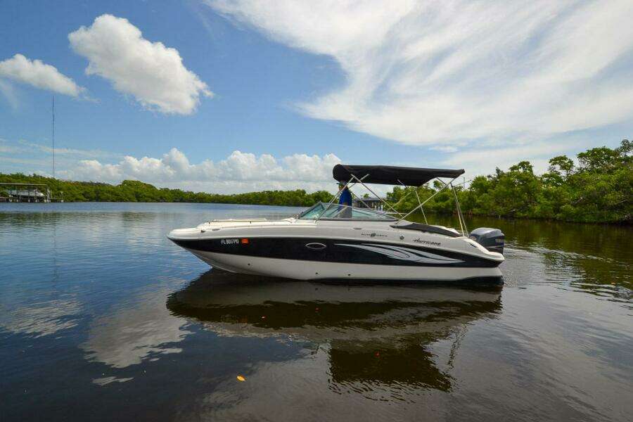 2011 Hurricane 2400 Sundeck