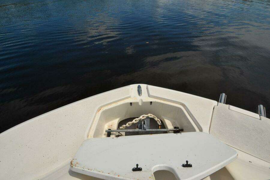 2011 Hurricane 2400 Sundeck