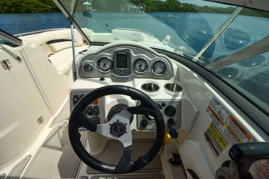 2011 Hurricane 2400 Sundeck