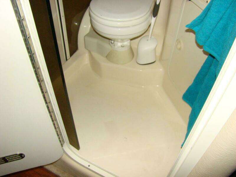 2002 Rinker 342 Fiesta Vee