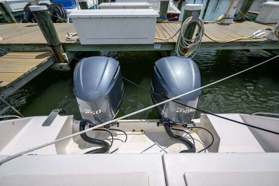 2003 Grady-White 330 Express