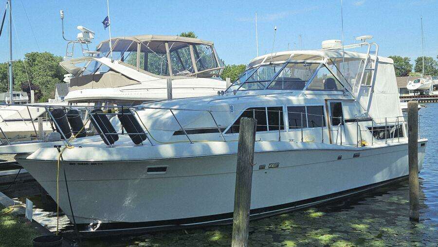 1986 Chris-Craft 381 Catalina