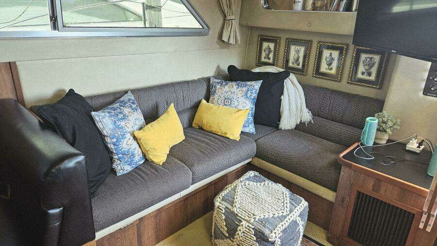 1986 Chris-Craft 381 Catalina