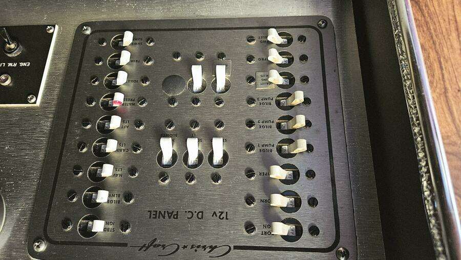 1986 Chris-Craft 381 Catalina