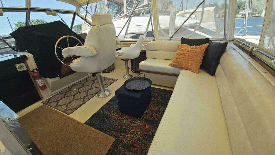 1986 Chris-Craft 381 Catalina