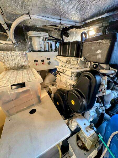 2005 Cruisers Yachts 540 Express