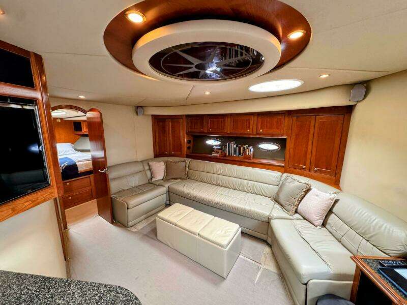 2005 Cruisers Yachts 540 Express