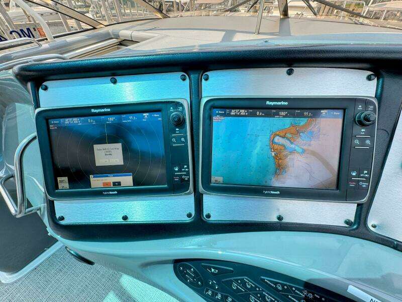 2005 Cruisers Yachts 540 Express