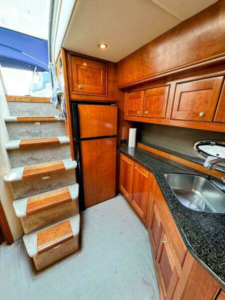 2005 Cruisers Yachts 540 Express