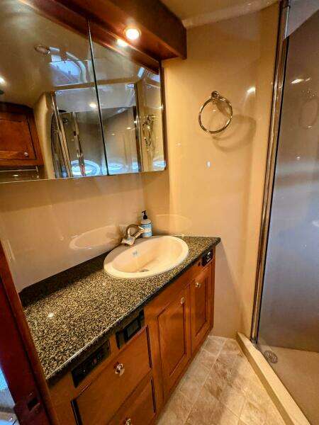 2005 Cruisers Yachts 540 Express