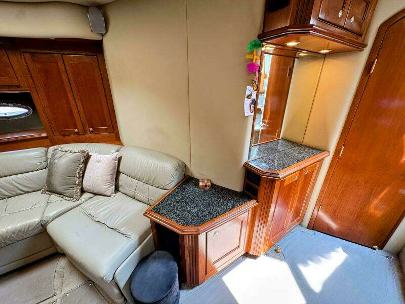 2005 Cruisers Yachts 540 Express
