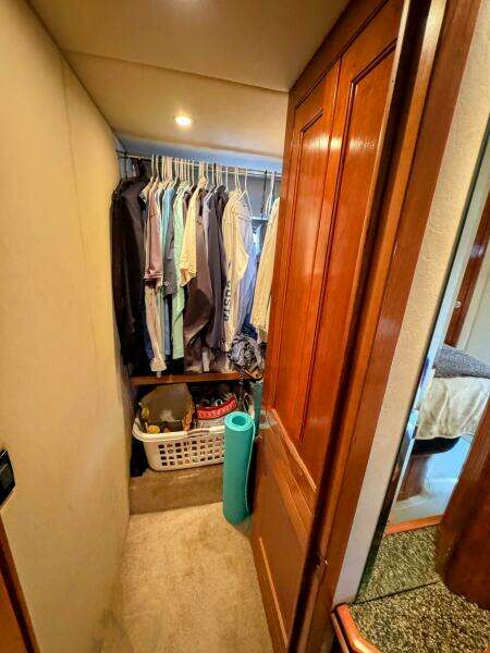 2005 Cruisers Yachts 540 Express