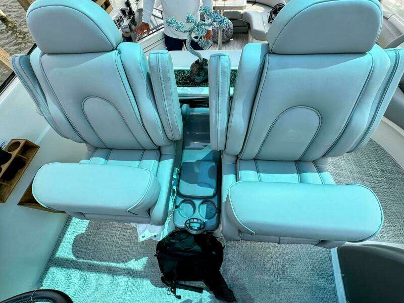 2005 Cruisers Yachts 540 Express