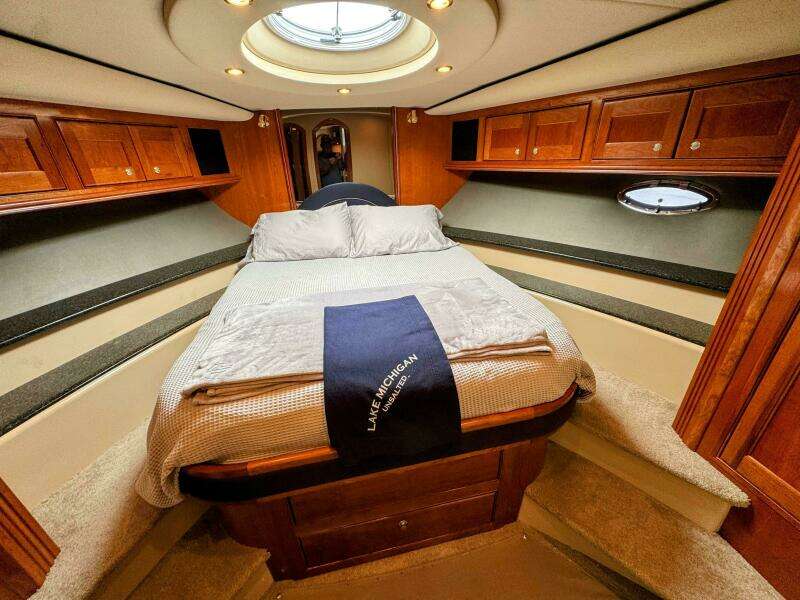 2005 Cruisers Yachts 540 Express
