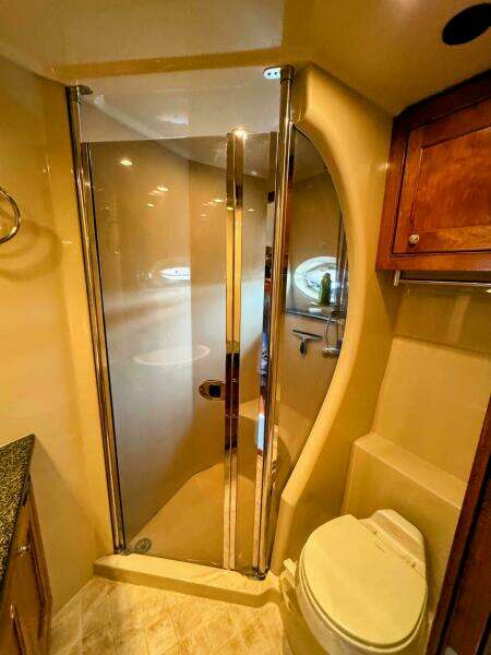 2005 Cruisers Yachts 540 Express