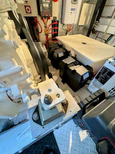 2005 Cruisers Yachts 540 Express