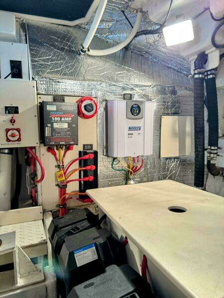 2005 Cruisers Yachts 540 Express