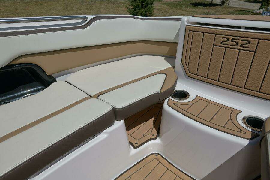 2023 Yamaha Boats 252S