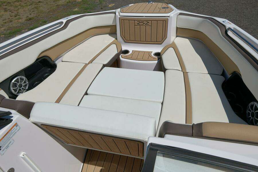 2023 Yamaha Boats 252S
