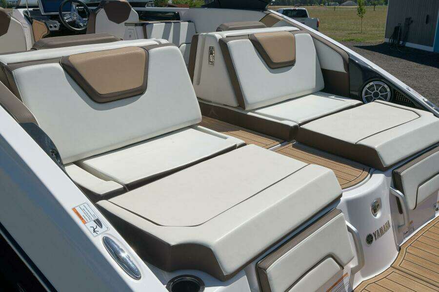 2023 Yamaha Boats 252S