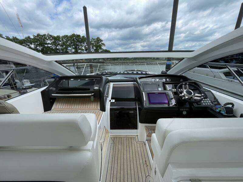 2015 Sunseeker San Remo SONYA companionway entrance