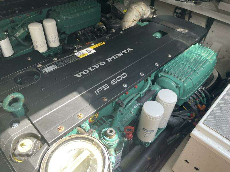 2015 Sunseeker San Remo SONYA Volvo Penta port engine