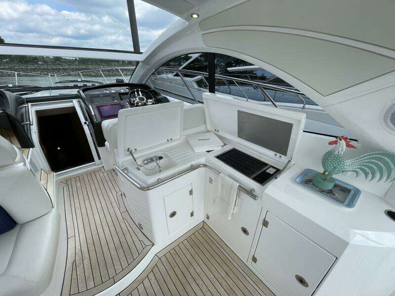 2015 Sunseeker San Remo SONYA Exterior Galley