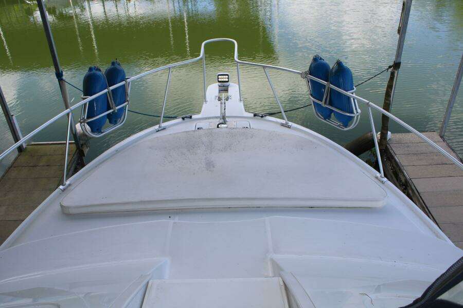 34 ft Mainship - Forward Deck with Sunpad