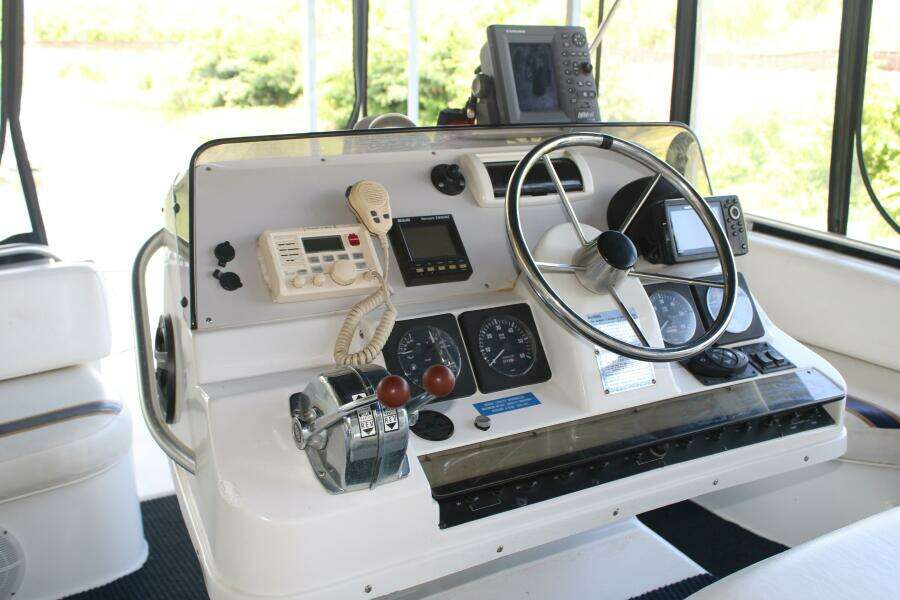 34 ft Mainship - Helm Station