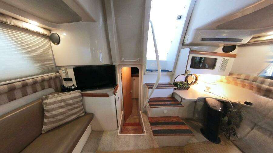 34 ft Mainship - Salon Entrance to Aft Cabin