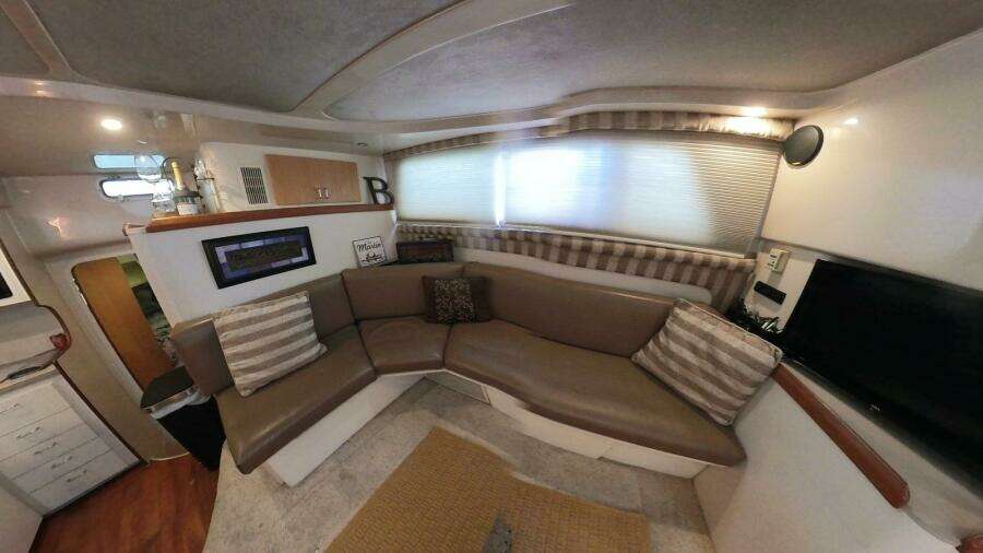 34 ft Mainship - Salon Seating Starboard Side